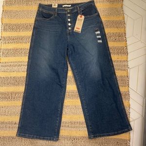 NWT Levi’s Mile High Cropped Jeans
